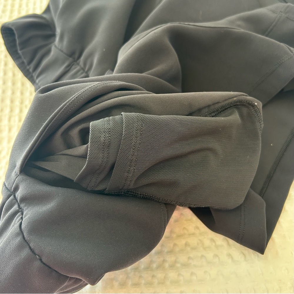 Lululemon High-Rise Cinchable Waist Shorts with Pockets - Picture 6 of 9